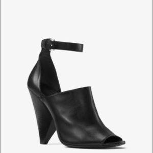 Michale Kors Collection - Leona Calf Leather Pump